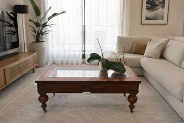 🔥 Moving Sale! Gorgeous Solid Wood & Glass Coffee Table – Designer Look