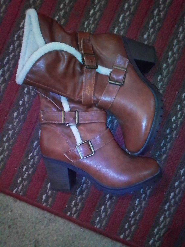 Brand New Tan Leather And Fur Boots ! Size 9 ! Never worñ
