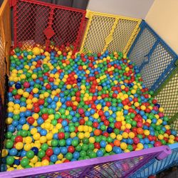 Ball Pit (Playpen) With Lots Of Balls 