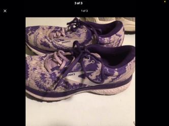 Ladies brooks sneakers