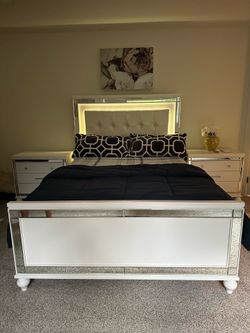 Queen bedroom set