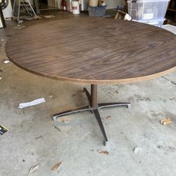 Sturdy Round Kitchen Table