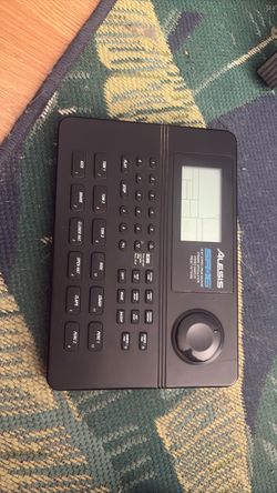 Drum machine good condition Alesis SR 16