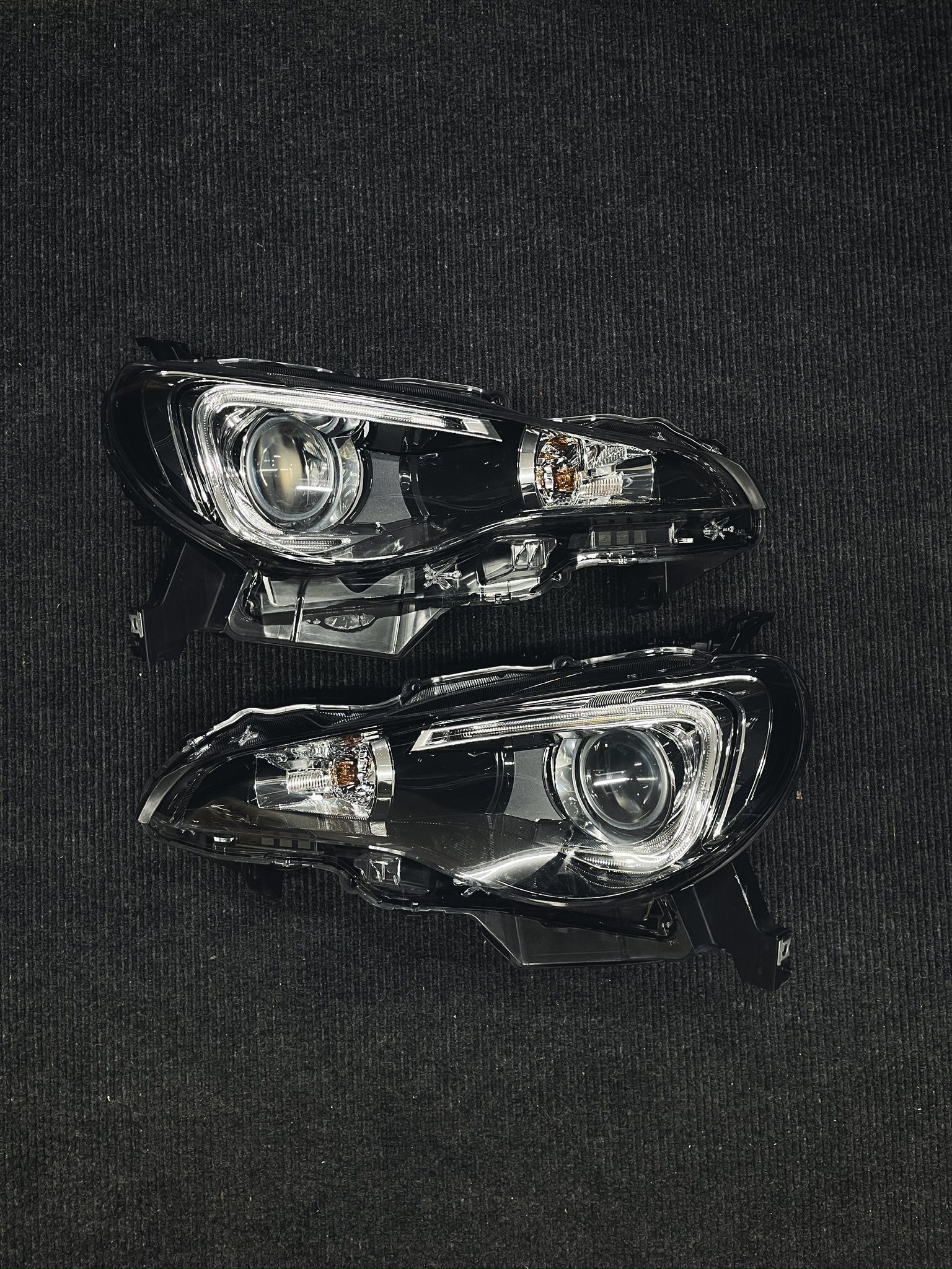 OEM 13-16 SUBARU BRZ HEADLIGHTS PAIR