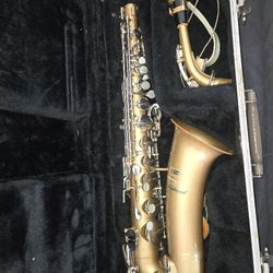 Bueschee Aristocrat Saxaphone