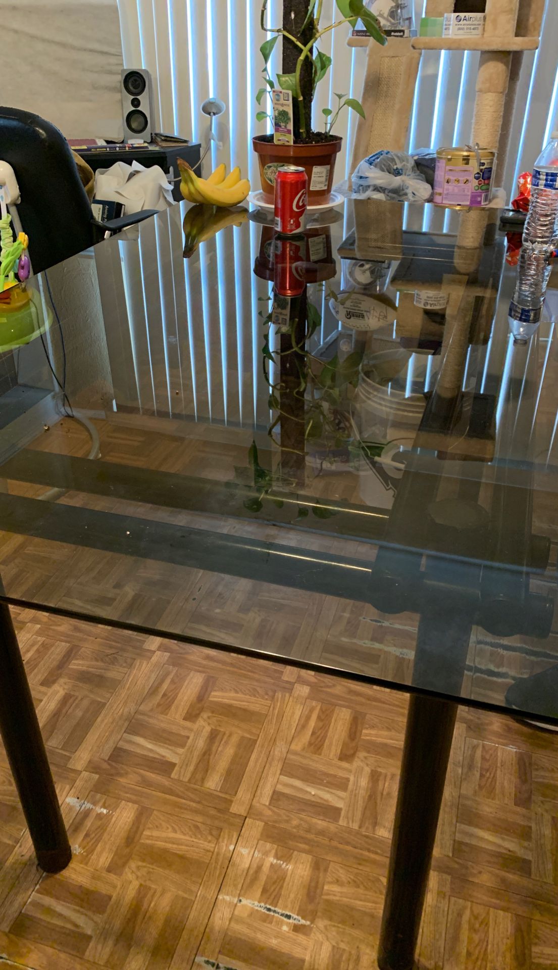 Free table with glass