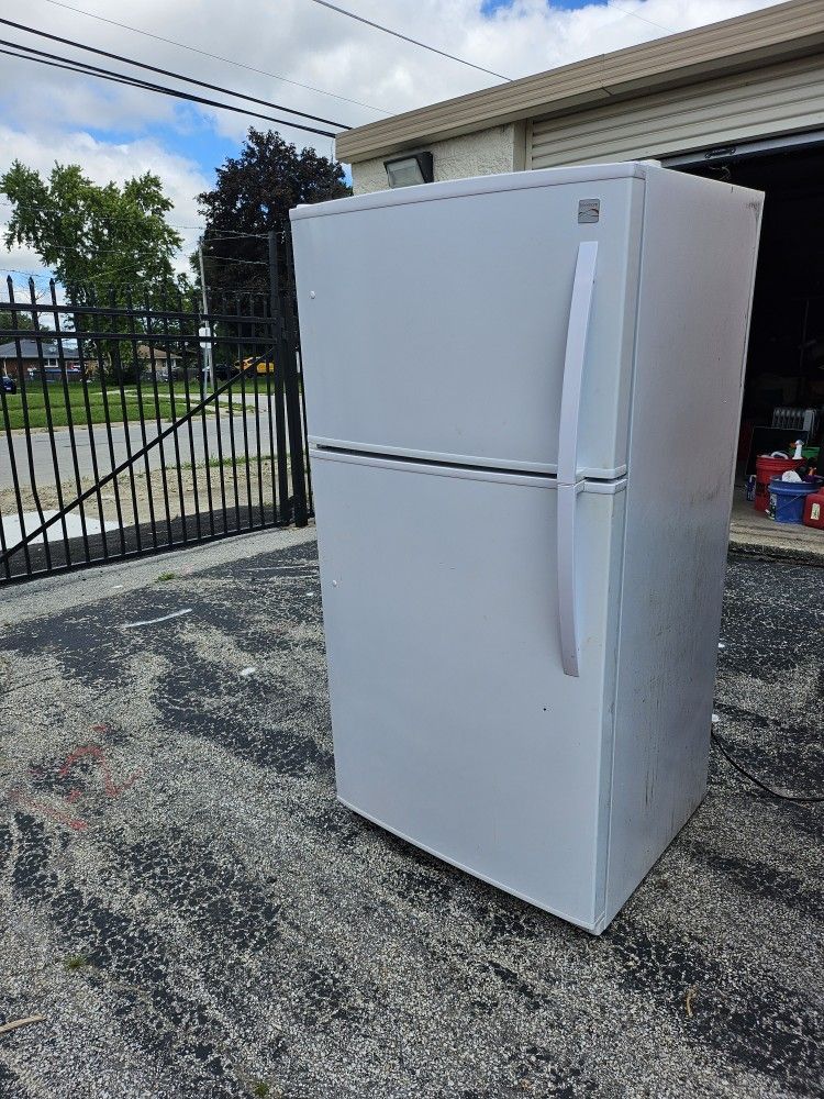 Refrigerator