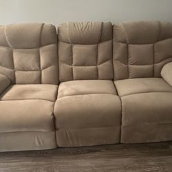 🚨MOVING SALE – MUST GO THIS WEEK! 75” Samsung TV + Sofas + Dining Table + Entertainment Center – $1,200 Bundle (Worth $3,550+)🚨