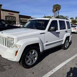 Clean 2012 Jeep liberty 