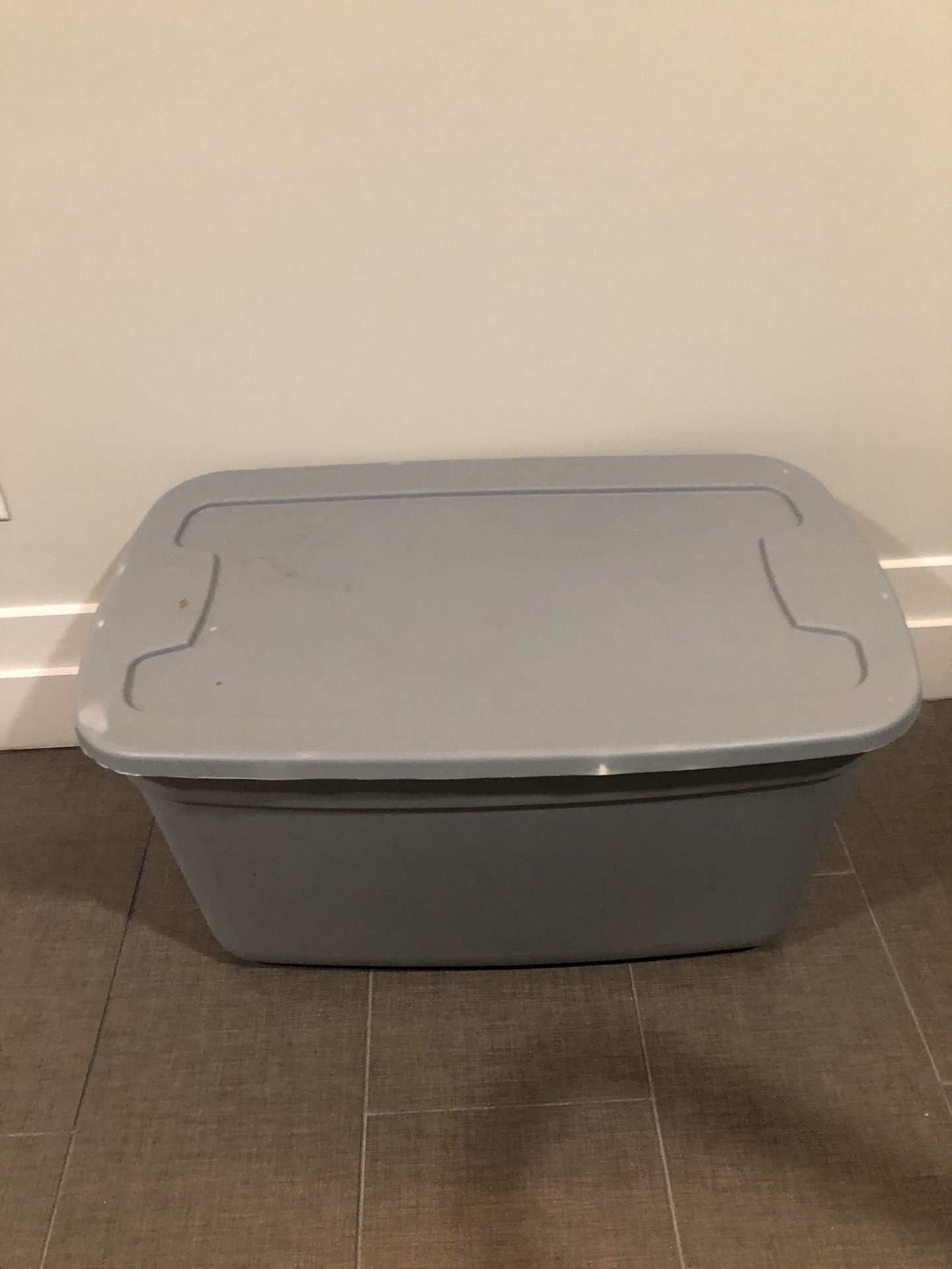 Project Source Large 30-Gallons (120-Quart) Gray Heavy Duty Tote with Standard Snap Lid