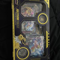 Jolteon VMax Premium Collection