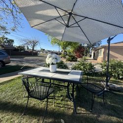 PATIO SET $300 FREE DELIVERY AVAILABLE 