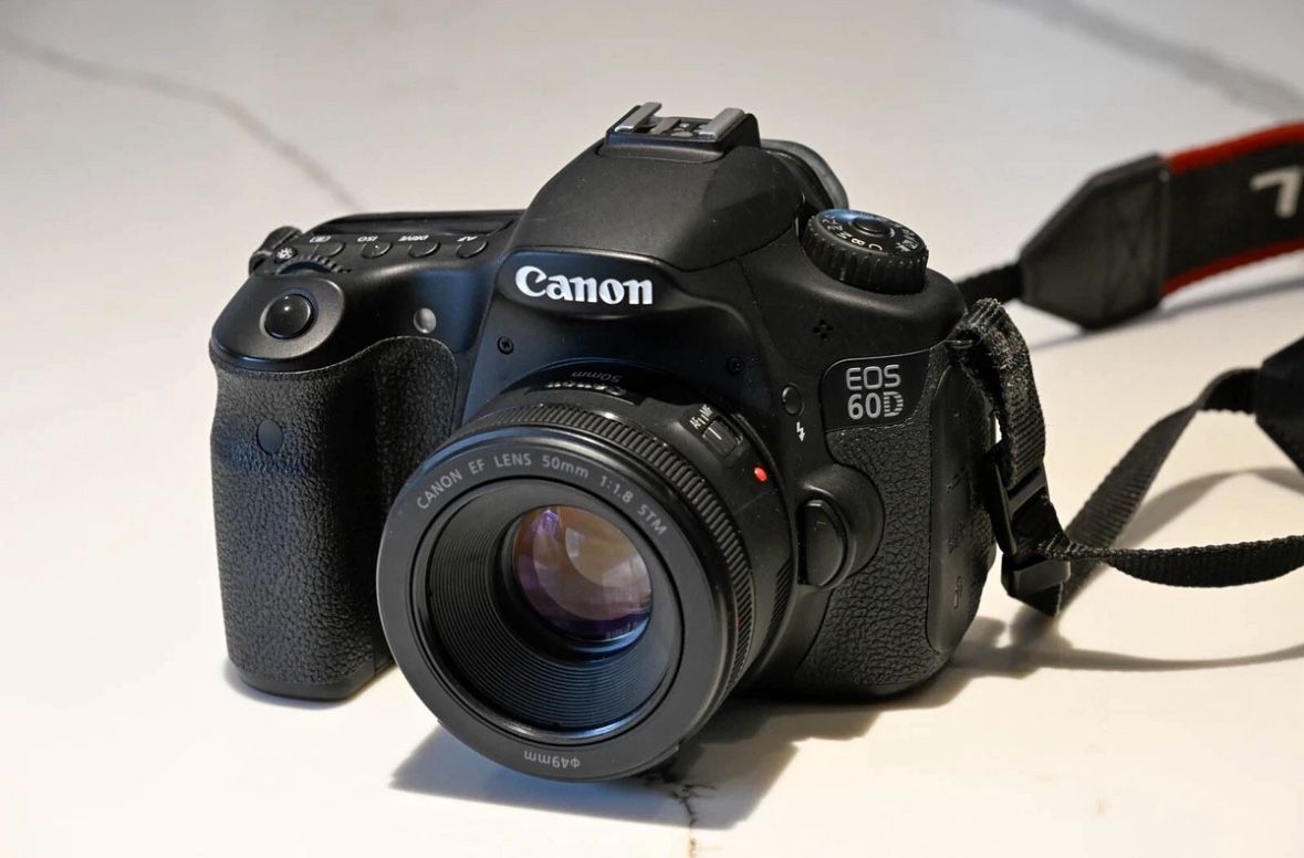 Canon EOS 60D 18.0MP Digital SLR Camera - Black (Kit with 50mm 1.8 STM Lens)