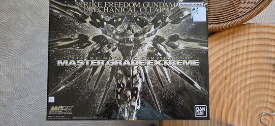 Strike Freedom Gundam Mechanical Clear Premium MGEX 1/100