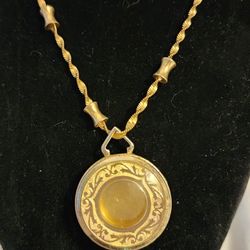 Vintage Locket Pendent Necklace.   It's Not Just A Pendent The Chain.