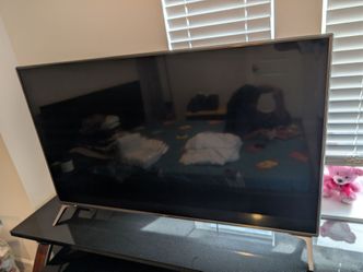 LG 55" 4K UHD Smart TV (55UJ6540) with Roku + Remote - Works Great