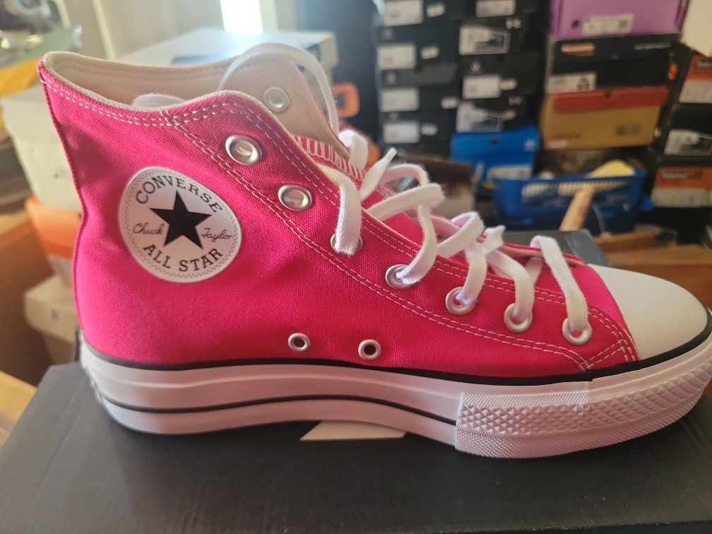 Converse Size 8 Women