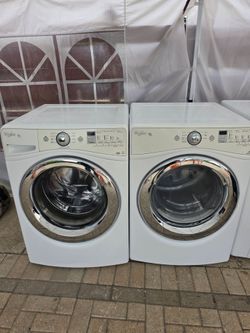 Whirlpool front load washer and GAS dryer set