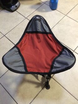 REI : foldable seat .