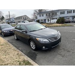 2010.  TOYOTA CAMRY XLE