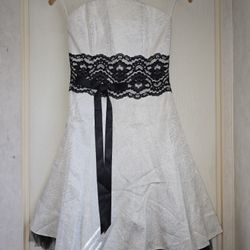 Junior's Strapless Dress