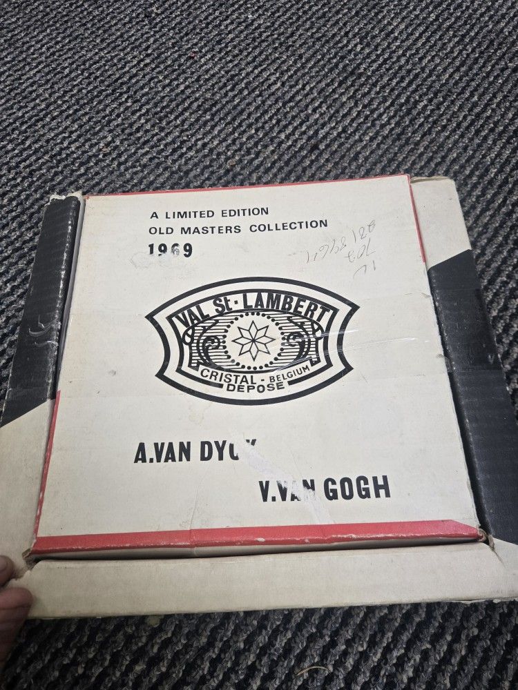 dishes from the Val Saint Lambert company, special edition of 1969