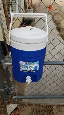 Igloo 2 gallon cooler has spout