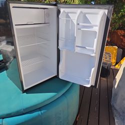 Magic Chef Mini Fridge