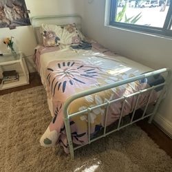 Twin Bed with Tuft and Needle Mattress