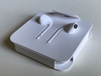 Apple Earpods with Lightning Connector - Brand New - Earbuds