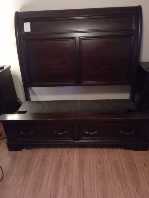 Queen Size Beautiful Bed Frame