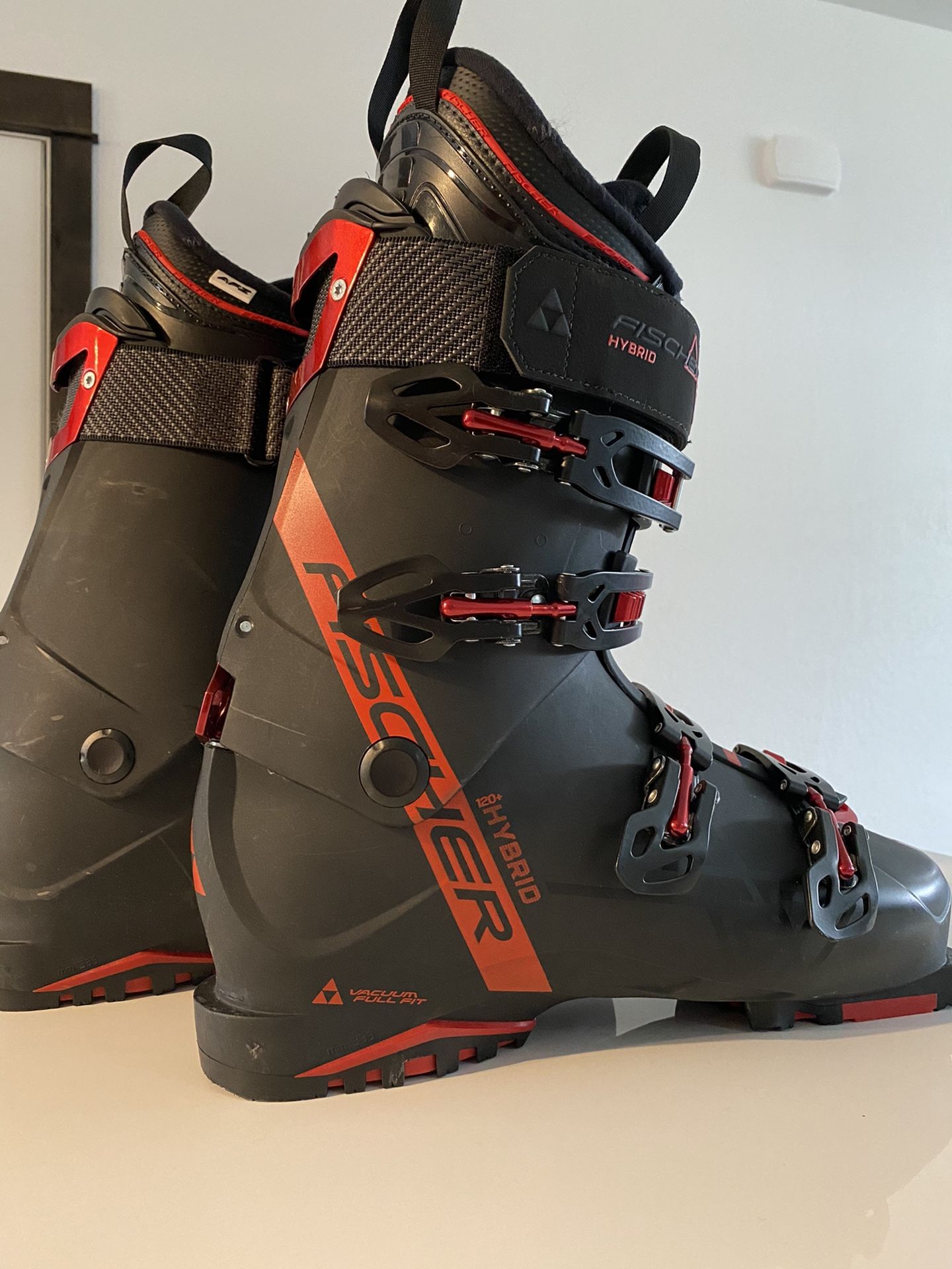 Men's Fischer Hybrid 120 Plus Vacuum Ski Boots 29.5