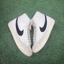 NIKE BLAZER SIZE 9