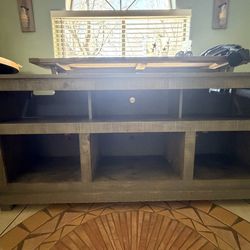 Entertainment center