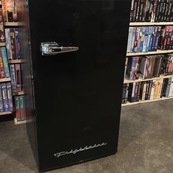 Frigidaire 3.2 Cu. ft. Single Door Retro Compact Refrigerator