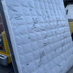 King Size Mattress Pillow Top 12" Thick.    Brand New Mattress.     Same Day Delivery.   All Sizes Available 