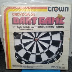 17-in reversible dart board / 6 brass darts two games in one 3092