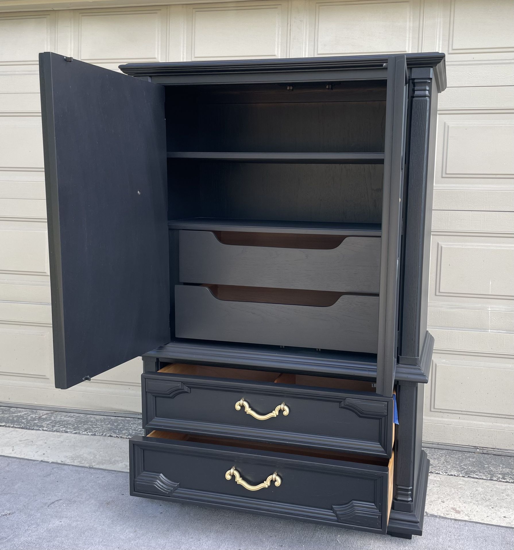 🥂Gorgeous Black Chest Armoire
