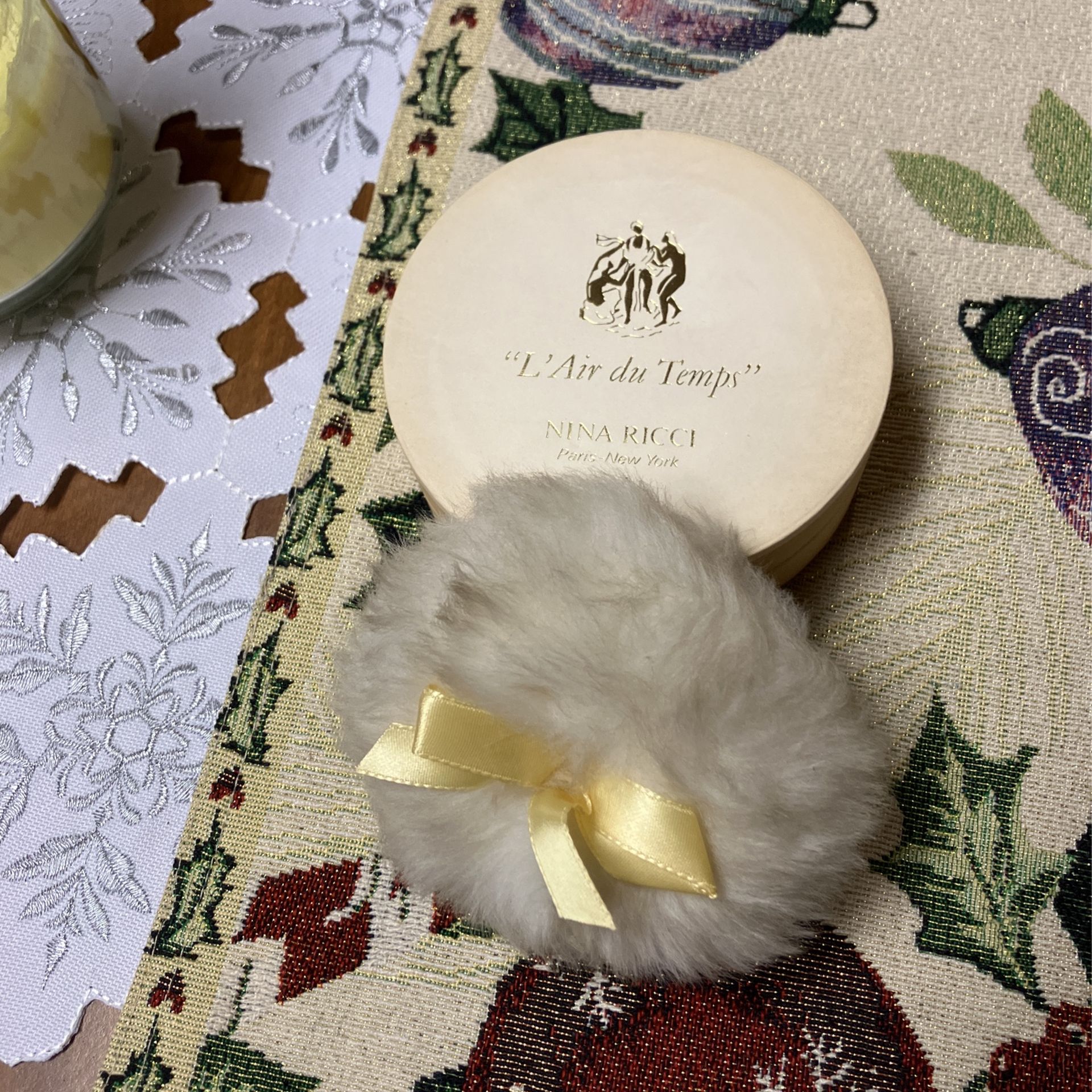 Nina Ricci L' Air Du Temps Perfume Dusting Powder 6oz With Puff