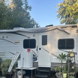 2011 Dutchman Trailer