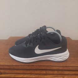 Nike Revolution 6 Next Nature Athletic Running Shoes 
Men's Size 6.5Y 