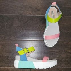 Steve Madden "Pastry" (SIZE 8) Multi Pastel Flat Platform Sandal Excellent Condition Price Is Firm Cash Only 