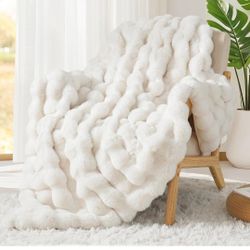 Touchat Luxury 1000GSM Rabbit Faux Fur Twin Blanket, Super Heavy Warm Cozy Beige Cream Blankets for Couch Bed Sofa, Ruched Plush Fuzzy Elegant Soft Re
