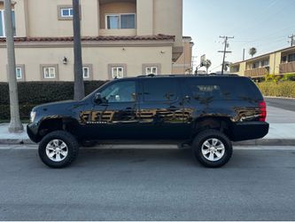 LIFTED CHEVY SUBURBAN LT SERIES