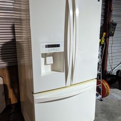 Refrigerator Kenmore In Great Working Condition. DELIVERY 🚚 AVAILABLE.