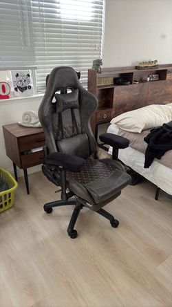 Dowinx Gaming Chair with Footrest