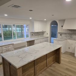 Countertop Installation & Slab Fabrication 