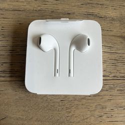 New - Apple EarPods Wired - Lightning 