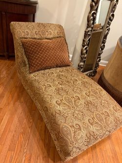 Raymour and Flanagan chaise lounge
