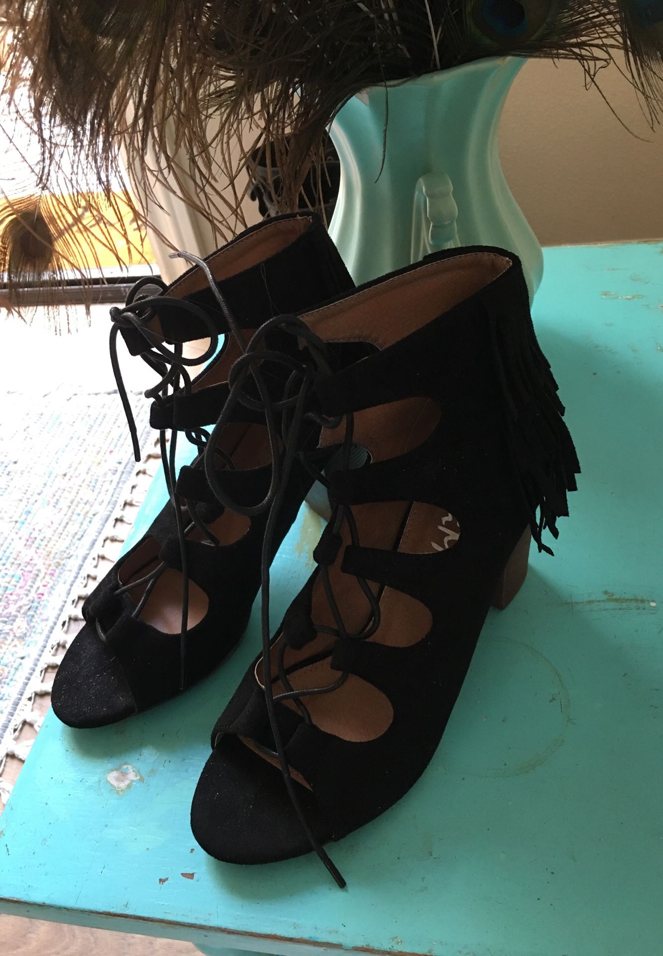 NEW FRINGED HEELS